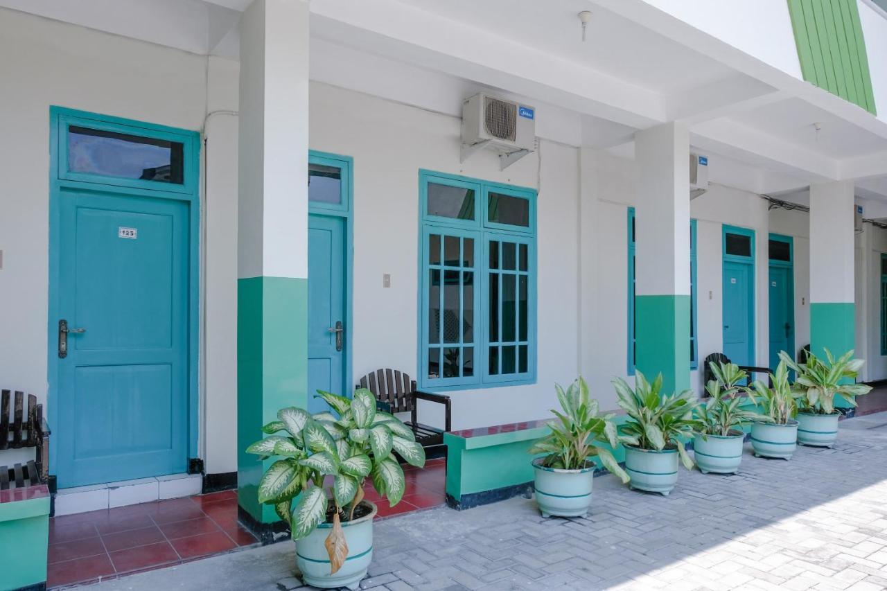 Hotel Taman Indah Мадіун Екстер'єр фото