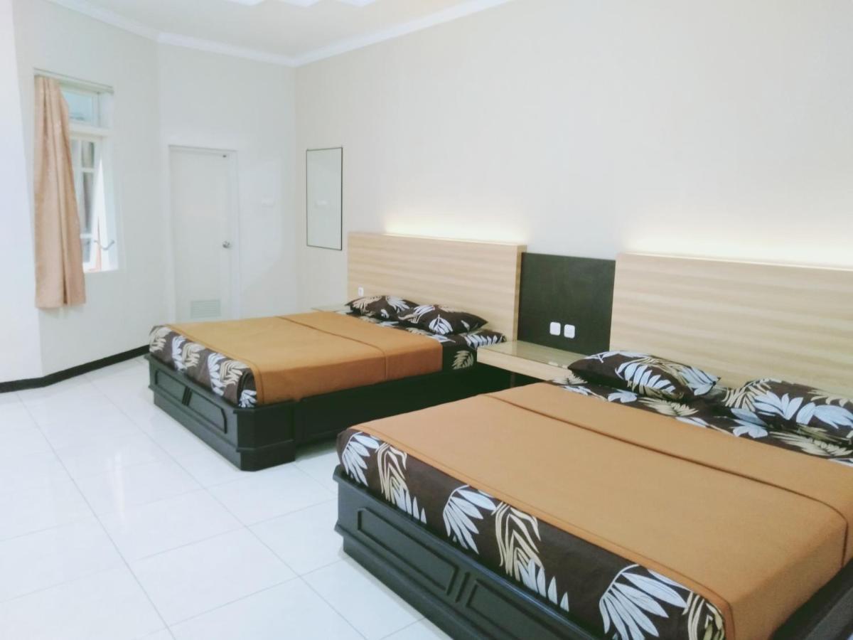 Hotel Taman Indah Мадіун Екстер'єр фото