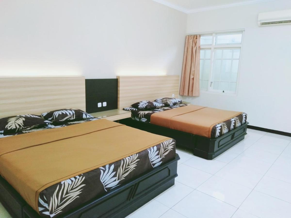 Hotel Taman Indah Мадіун Екстер'єр фото