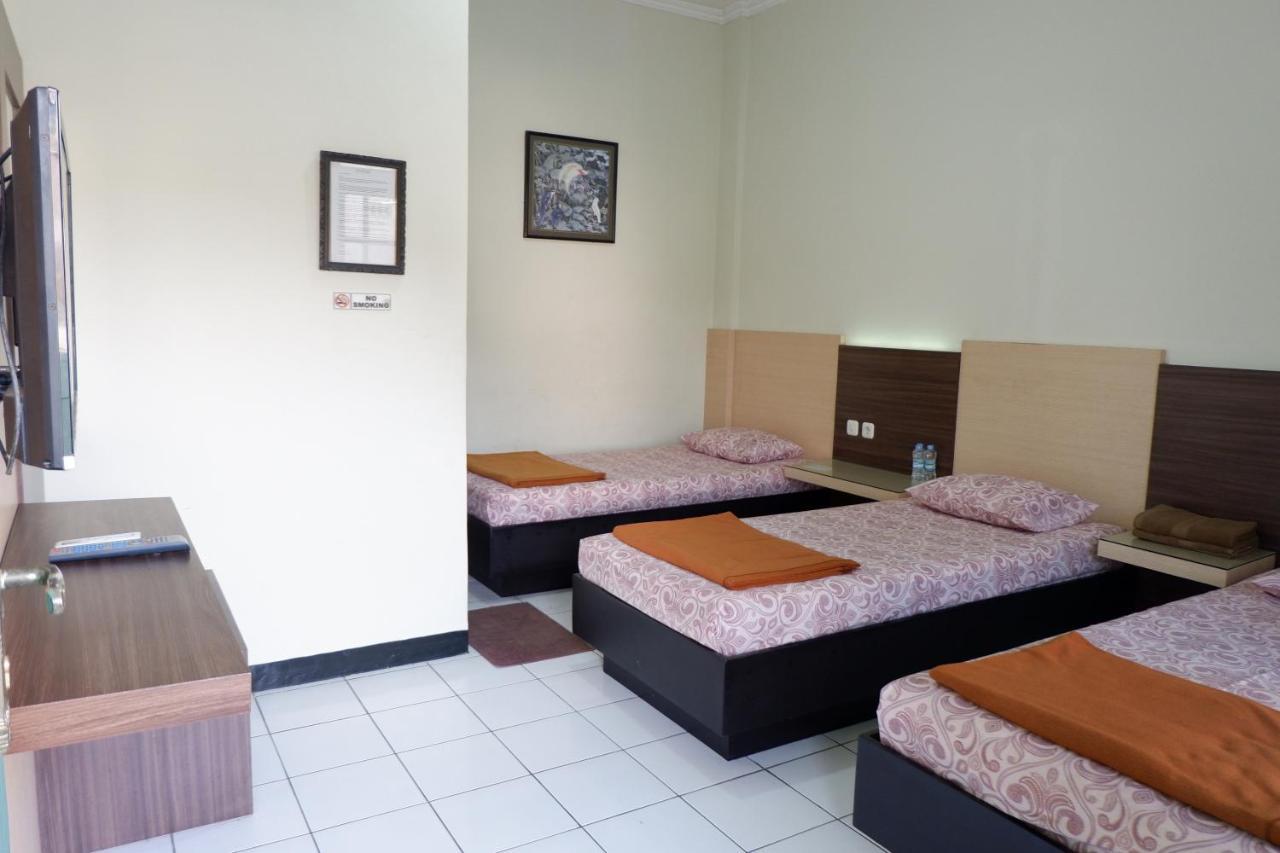Hotel Taman Indah Мадіун Екстер'єр фото