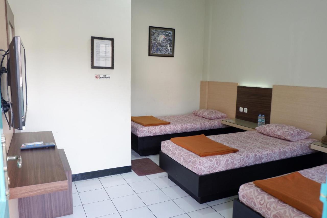 Hotel Taman Indah Мадіун Екстер'єр фото