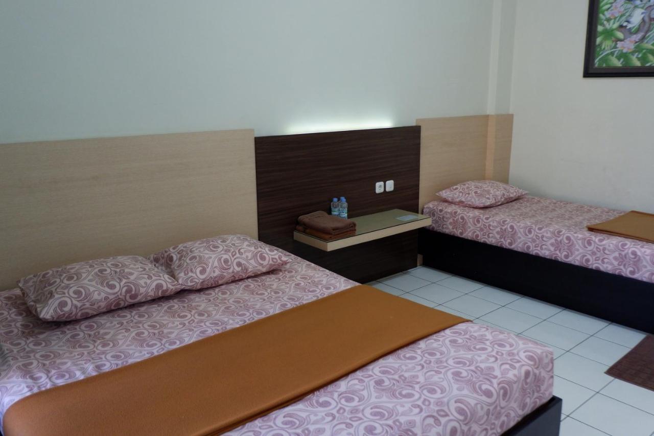 Hotel Taman Indah Мадіун Екстер'єр фото