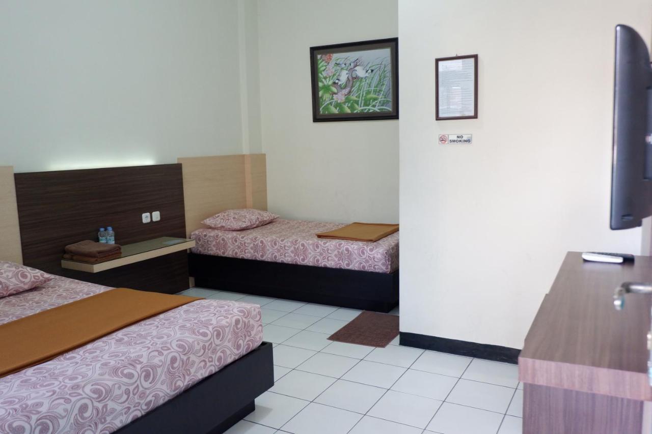 Hotel Taman Indah Мадіун Екстер'єр фото