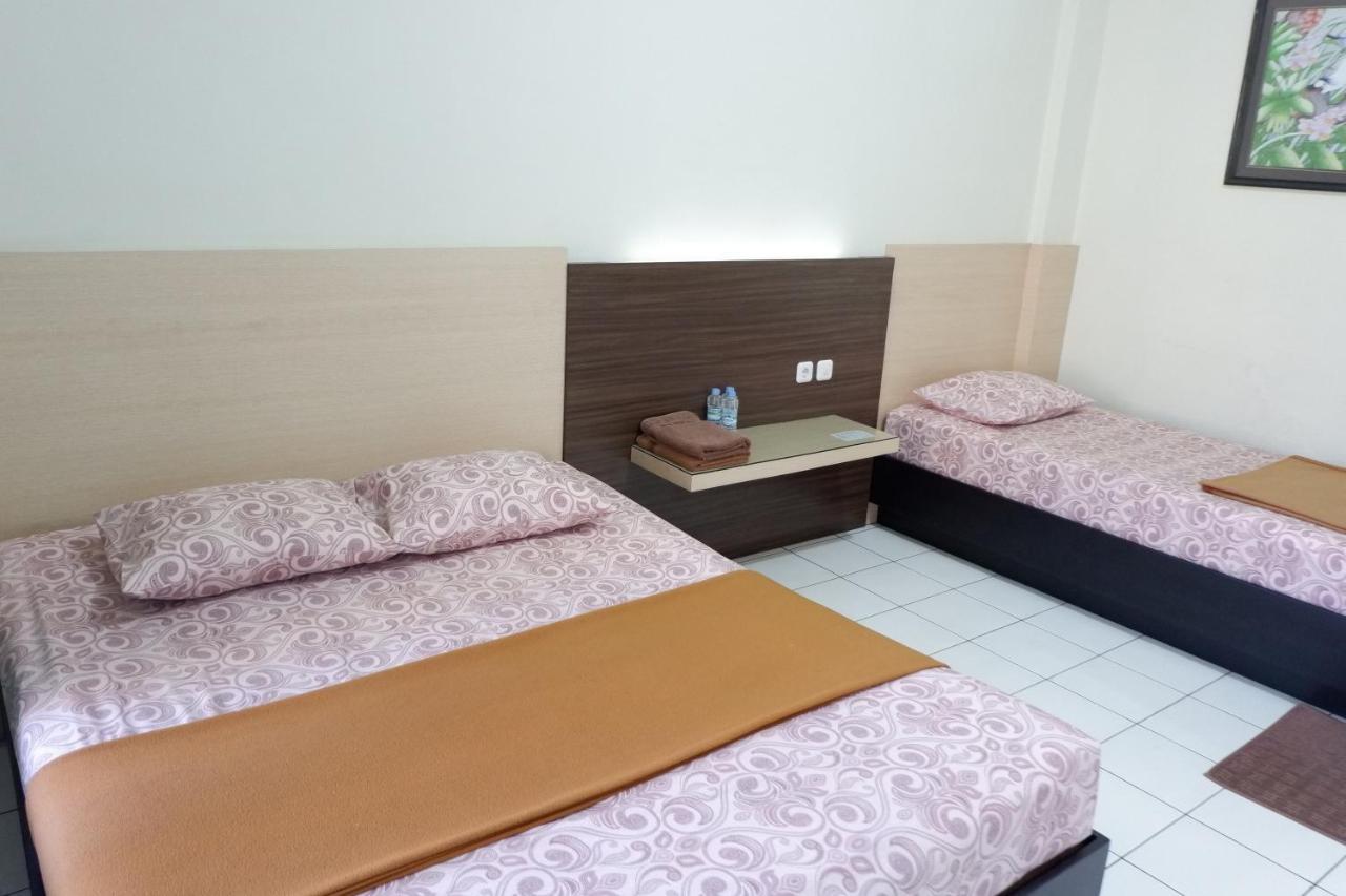 Hotel Taman Indah Мадіун Екстер'єр фото